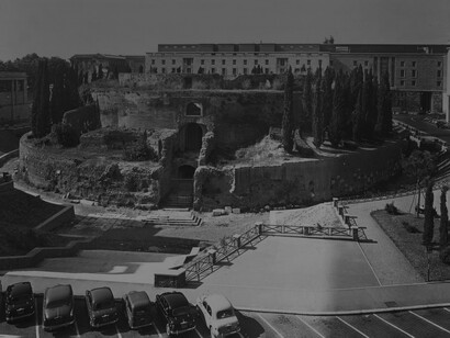 Tras el ocaso del Imperio Romano, en el siglo XII, la familia Colonna fortifica el Mausoleo