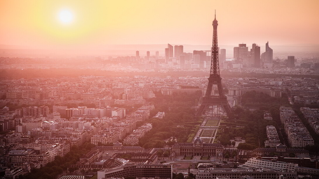 Paris at dawn after a hell night