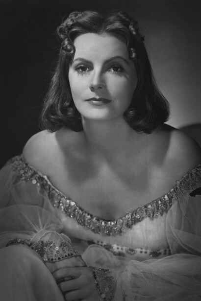 Greta Garbo. Il taglio “alla paggio” della Garbo era una sua caratteristica che permaneva oltre il ruolo che essa interpretava. Il suo essere attrice aveva un riscontro immediato a livello psichico/emotivo sul pubblico