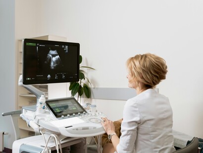 Errori algoritmi. Prima di implementare i sistemi di IA nella pratica clinica devono essere inoltre ridotti i possibili errori degli algoritmi, le inefficienze, limitati i costi