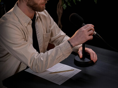 La transparencia y la empatía son fundamentales en la comunicación de crisis, ya que ayudan a fortalecer la percepción de integridad de una organización