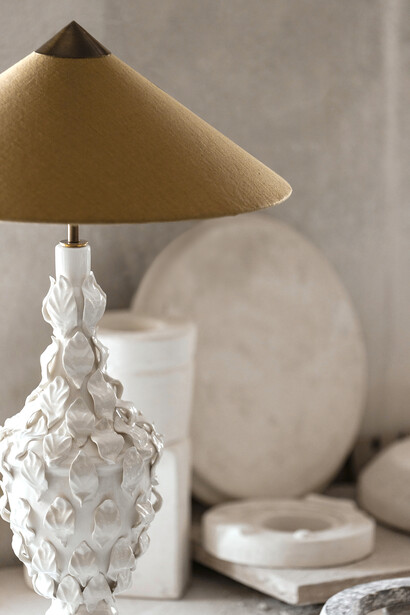 Piezas de cerámica en el taller de Can Betelgeuse Studio en Manises, Valencia (España)