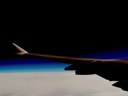 En promedio, la ionosfera se extiende aproximadamente entre los 80 km y los 400 km de altitud