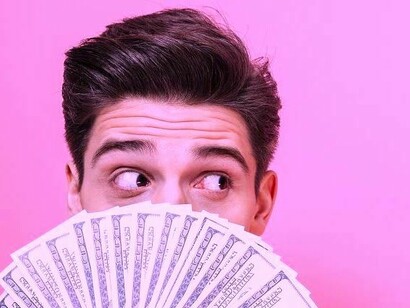 «Pink money» não quer dizer notas de cor rosa, mas uma parte da economia movimentada pelo consumo LGBTQ+