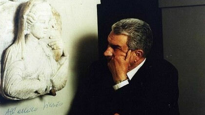 Federico Zeri nel suo studio