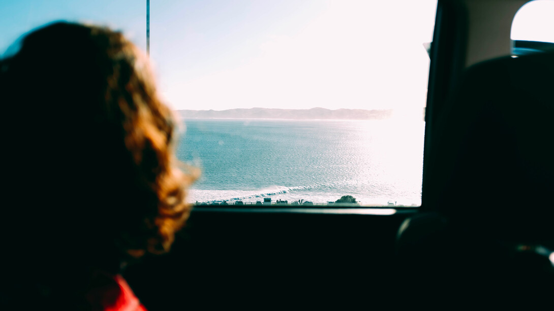 Voyage au bout de la mer. Le soleil resplendit et la chaleur forte dissipe l’ambiance des plus jeunes pour l’excursion sur les îles