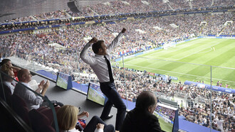 Macron desatado celebrando la victoria francesa