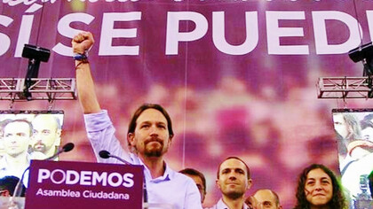 Pablo Iglesias junto a su equipo