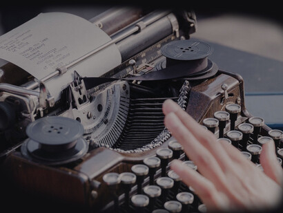 Macchina da scrivere. Le tue parole che accompagnano il dolce vento  
