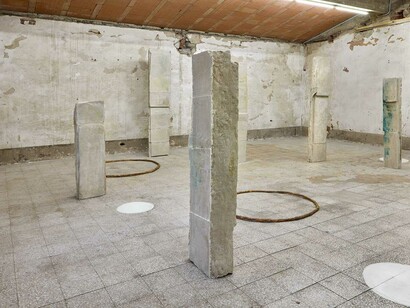 Esther Kläs, 22, vista della mostra. Cortesia di SpazioA