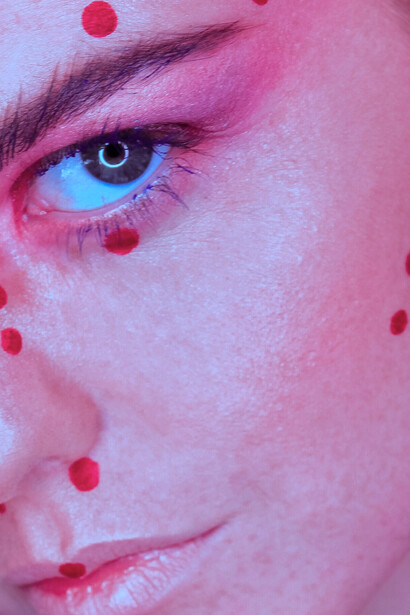 Modelo en una prueba de maquillaje