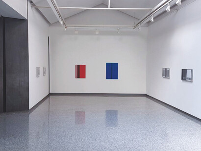 Luc Peire, Exhibition view. Courtesy of Lorenzelli Arte