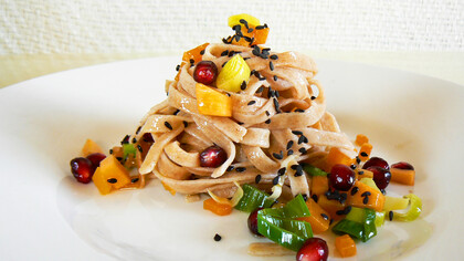 Tagliatelle di Farro biologico con Zucca gialla, Porri e Melograno