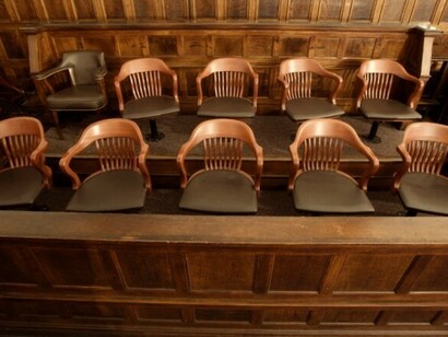 Donde se sienta el jurado