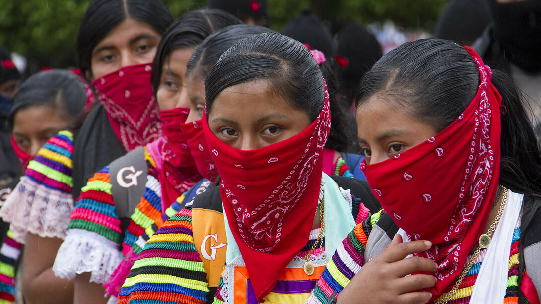 Mujeres del EZLN marchan desde Ocosingo, México