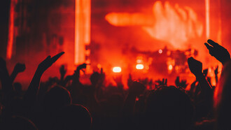 Huxley y Orwell. Ambos están convencidos de que la manipulación de la información es fundamental para mantener el poder