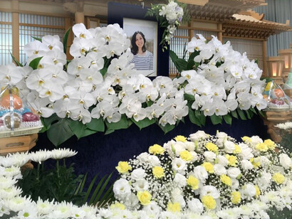 Performing Kaoru's funeral, is the latest episode in the filmic career of Noriko Yuasa 
