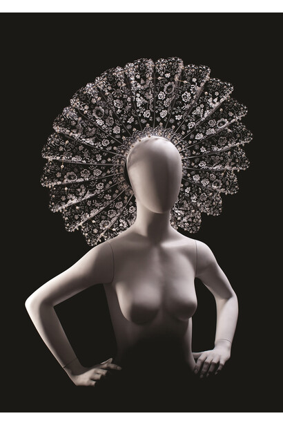 Sally-Ann Provan, Headpiece: Memento Flori (Memento of Flowers), 2014, Laser-cut acrylic, gold-plated pins, glass pearls and crystals, Collection, the artist © Sally-Ann Provan, Photography: Alistair Clark
 
