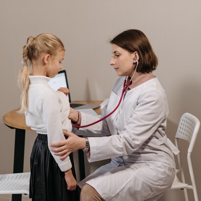 Non un unico “oracolo”, ma più agenti che si confrontano: così gli LLM possono supportare il medico nelle decisioni diagnostiche difficili