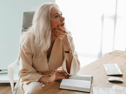 Professora de inglês. Quando os profissionais entendem que o inglês é uma ferramenta e não uma barreira, eles conseguem transformar essa habilidade em uma vantagem competitiva