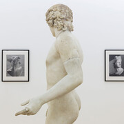 Robert Mapplethorpe. Coreografia per una mostra / Choreography for an Exhibition. Veduta della mostra al Madre · museo d'arte contemporanea Donnaregina, Napoli. Foto © Amedeo Benestante. All works copyright © Robert Mapplethorpe Foundation.