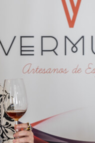 El vermut es mucho más que una bebida: es una tradición cultural que reúne historia, sabores y momentos de encuentro entre amigos y familias