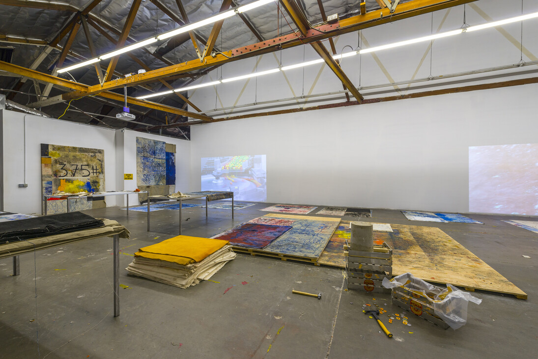 Vue de l’exposition / Exhibition view: Oscar Murillo: Distribution Center at The Mistake Room, Los Angeles, CA, 2014. Photo Credit: Joshua White/JW Pictures. Courtesy the artist and Marian Goodman Gallery, Paris