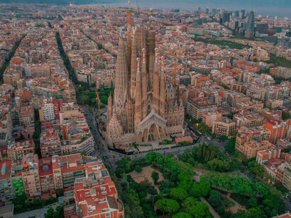 Perspectiva aérea de las avenidas catalanas, donde la desconexión de los semáforos generó una patente sensación de peligro. Barcelona, Cataluña, España