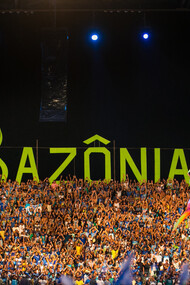 Isabelle Nogueira, ex-BBB e Cunhã-poranga do Garantido, destacou a cultura do Amazonas e impulsionou o turismo local com sua participação no reality. Foto da apresentação do Boi Caprichoso no Festival Folclórico de Parintins de 2015, cidade do interior do estado do Amazonas, Brasil