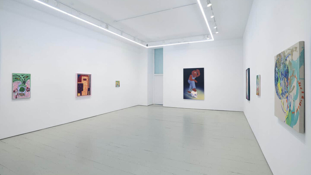 Various artists, *teks-, exhibition view. Courtesy of Klaus von Nichtssagend Gallery