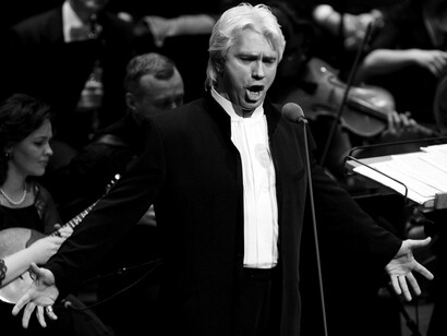 El invitado del caso era un renombradísimo tenor, quizá el más célebre del momento