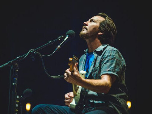 Eddie Vedder in un momento del concerto