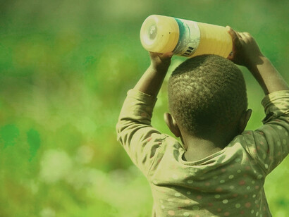 Detrás de esta terrible enfermedad, como siempre que se habla de África, está la desnutrición y pobreza crónica