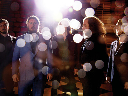 My Morning Jacket, from left, Tom Blankenship, Patrick Hallahan, Carl Broemel, Jim James and Bo Koster. Ph Danny Clinch