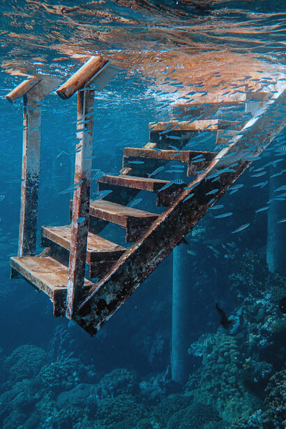 Escada em direção à pronfundeza do oceano