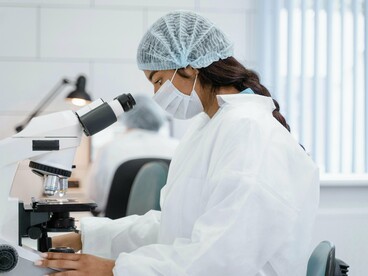 Num tempo em que a medicina dispõe de tecnologia sofisticada e acesso rápido à informação, as doenças raras continuam a ocupar um território discreto. Falar sobre a Síndrome de Stiff-Person é, inevitavelmente, falar dessa zona cinzenta onde o sofrimento existe, mas não encontra facilmente um nome