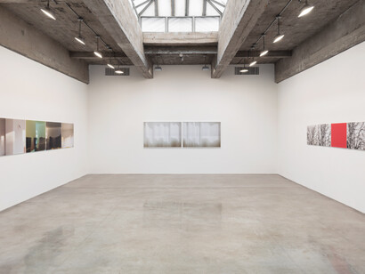 Uta Barth, installation view, Tanya Bonakdar Gallery, New York, March 4 – April 22, 2023. Photo by Pierre Le Hors. Courtesy the artist and Tanya Bonakdar Gallery, New York / Los Angeles 