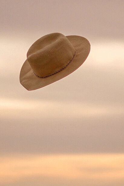 Come un fantasma che fugga da un incantatore