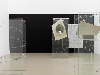 Ei Arakawa-Nash, Nikolas Gambaroff und Nora Schultz, Splendid playground, ausstellungsansicht. Mit freundlicher genehmigung der Galerie Meyer Kainer