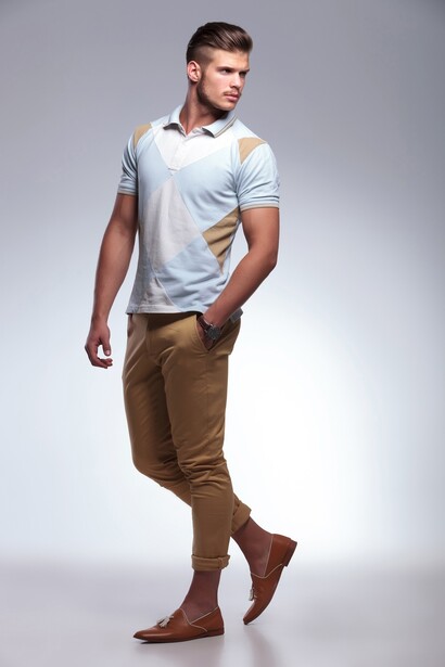 Hombre con look casual