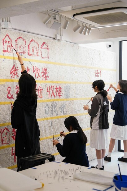 Students in Education lab exploring Mark Bradford’s Merchant posters, Hong Kong, 2024. Courtesy of Hauser & Wirth Gallery. Photo by Ivan Chan 