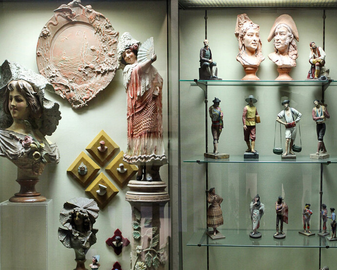 Barros malagueños, Exhibition view. Courtesy of Museo Unicaja de Artes y Costumbres Populares