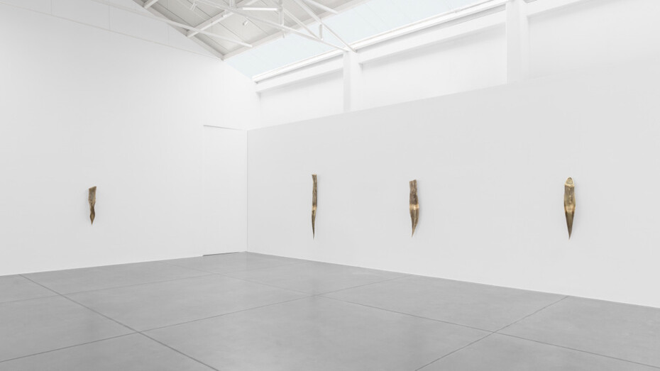 Yngve Holen, Furrow, vista de exhibición. Cortesía de Galerie Nordenhake