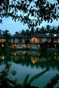 Night view of the cottages.