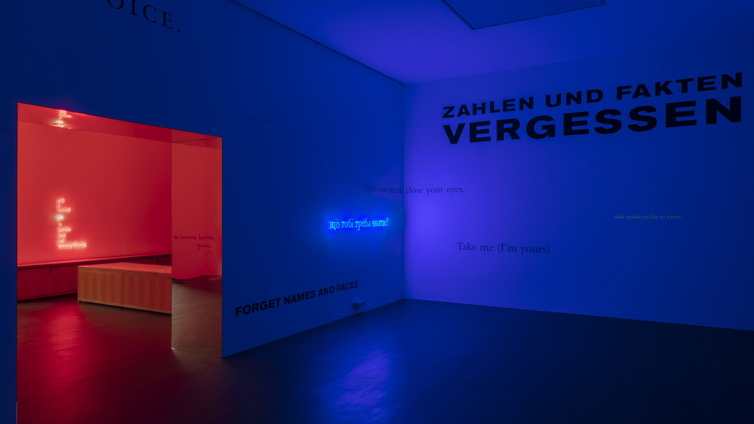 Douglas Gordon,
All I need is a little bit of everything, 2024, installation view.
Artwork © Studio lost but found/VG Bild-Kunst, Bonn, Germany 2024.
Photo: Lucy Dawkins.
Courtesy Gagosian