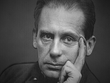 Walter Adolph Georg Gropius était un architecte américain d'origine allemande et l'un des maîtres pionniers de l'architecture moderniste