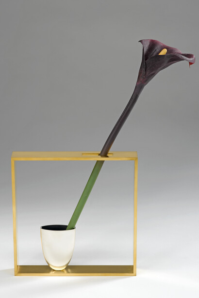 'Frame' Vase, 2007, Angela Cork. Image © The Goldsmiths' Company