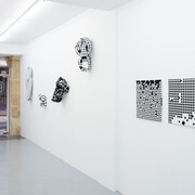 Esther Stocker, Secrets géométriques, vue de l'exposition. Avec l'aimable autorisation de la Galerie Alberta Pane