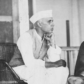 Charismatische Führer wie Nehru, Tito, Nasser, Nkrumah oder Indira Gandhi prägten die Bewegung, die heute jedoch auf der internationalen Bühne nur noch eine marginale Rolle spielt. Bild: Jawaharlal Nehru, Aufnahme um 1940