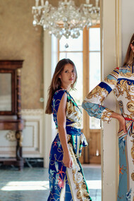 Collezione “Giardini di Sicilia” linea “Baroque” – abito lungo in raso di
seta e abito chemisier in raso di seta
